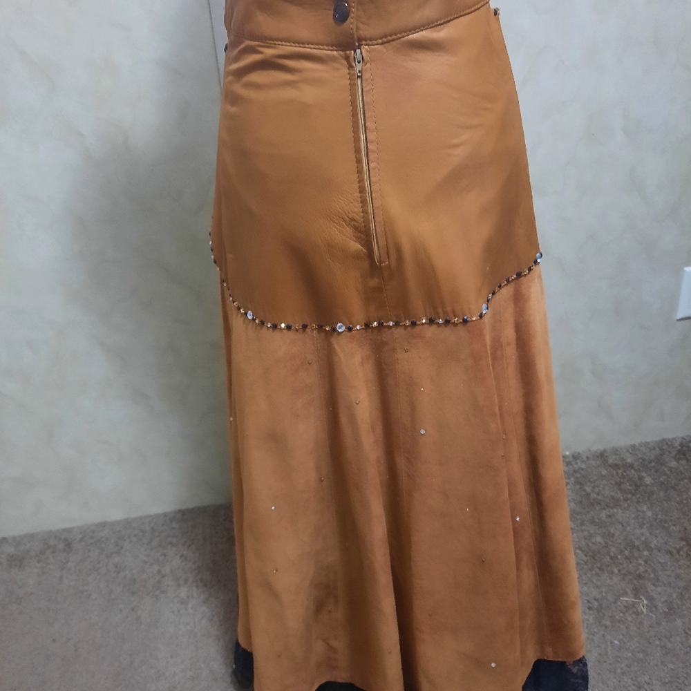 Beautiful leather and suede skirt - Picture 2 of 11